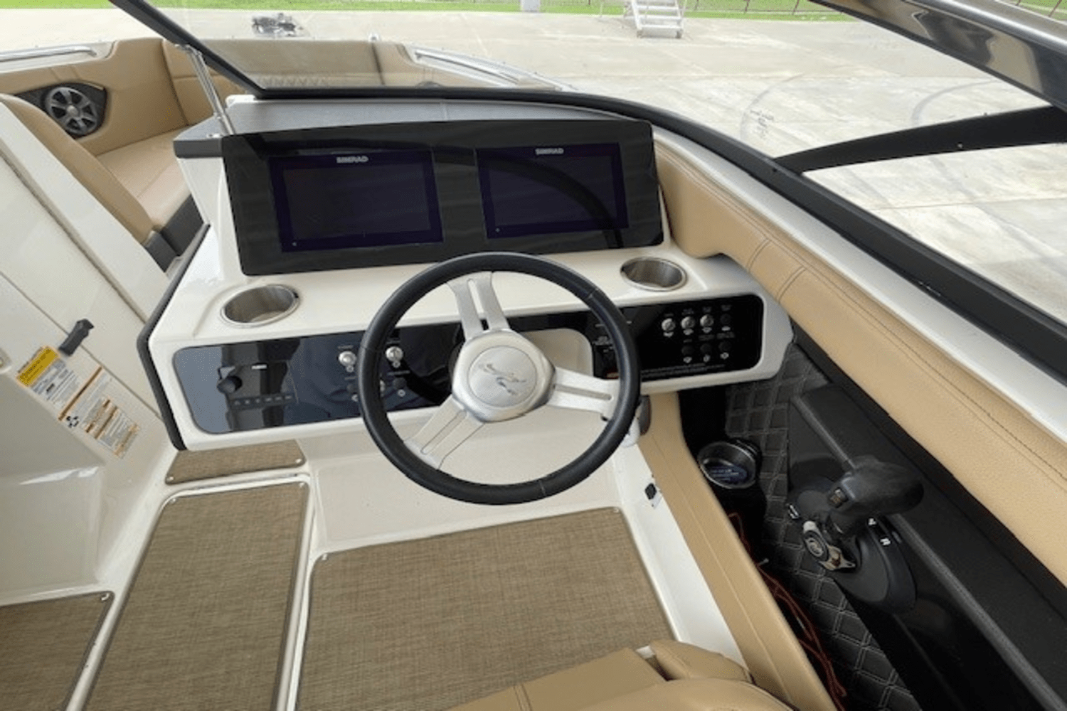 Slide: The Image of Sea Ray 230 SLX 2019 - 22