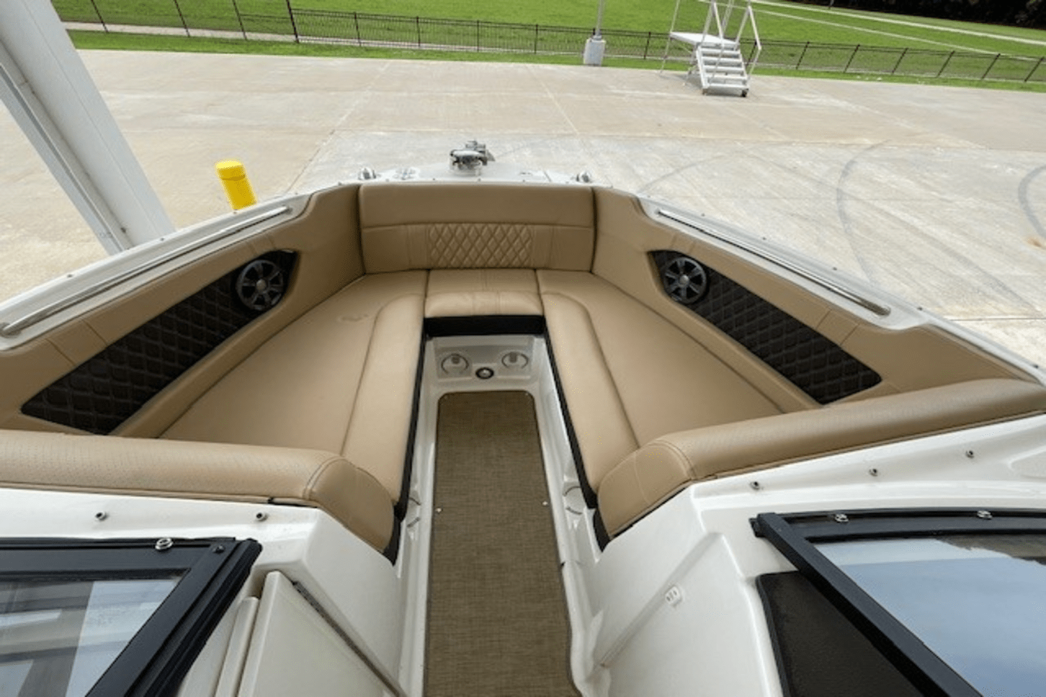 Slide: The Image of Sea Ray 230 SLX 2019 - 24