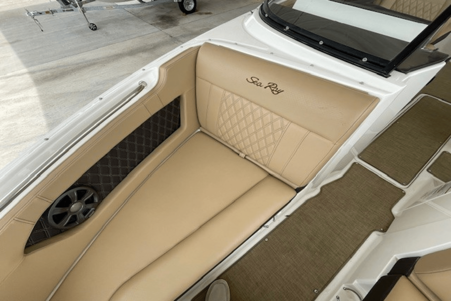 Slide: The Image of Sea Ray 230 SLX 2019 - 26