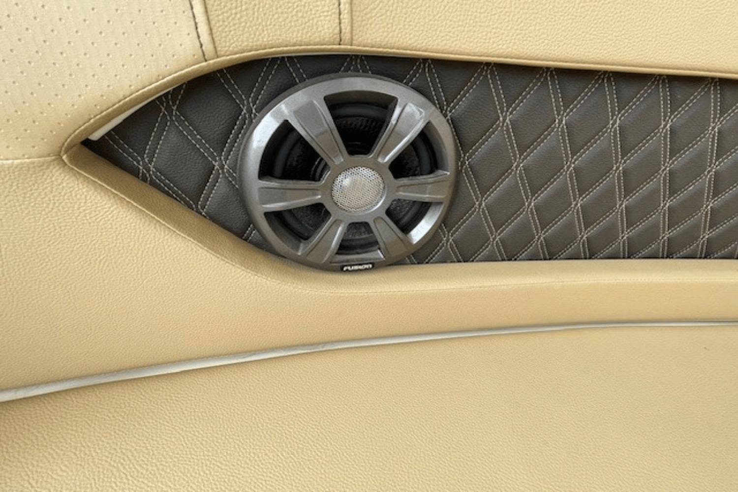 Slide: The Image of Sea Ray 230 SLX 2019 - 28