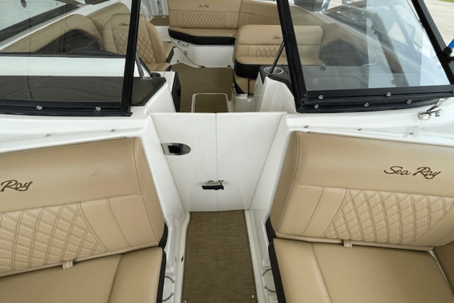 Slide: The Image of Sea Ray 230 SLX 2019 - 29