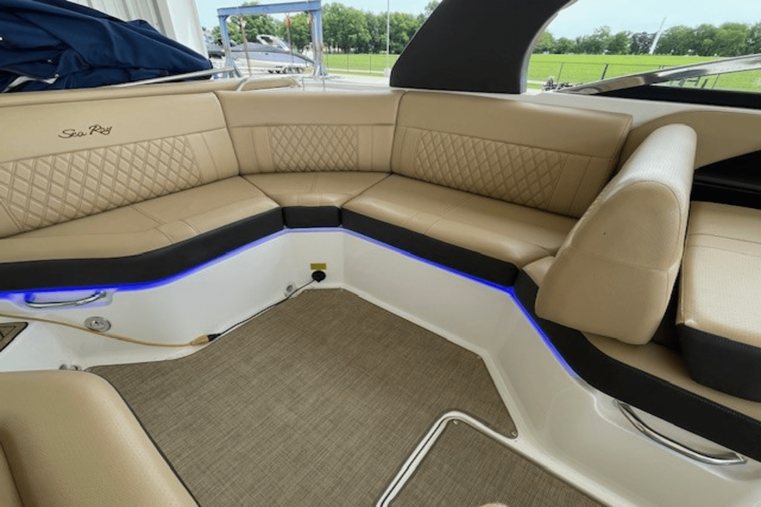 Slide: The Image of Sea Ray 230 SLX 2019 - 30