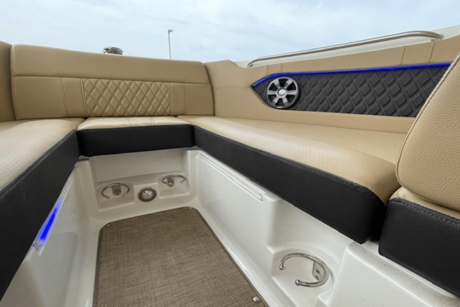 Slide: The Image of Sea Ray 230 SLX 2019 - 31