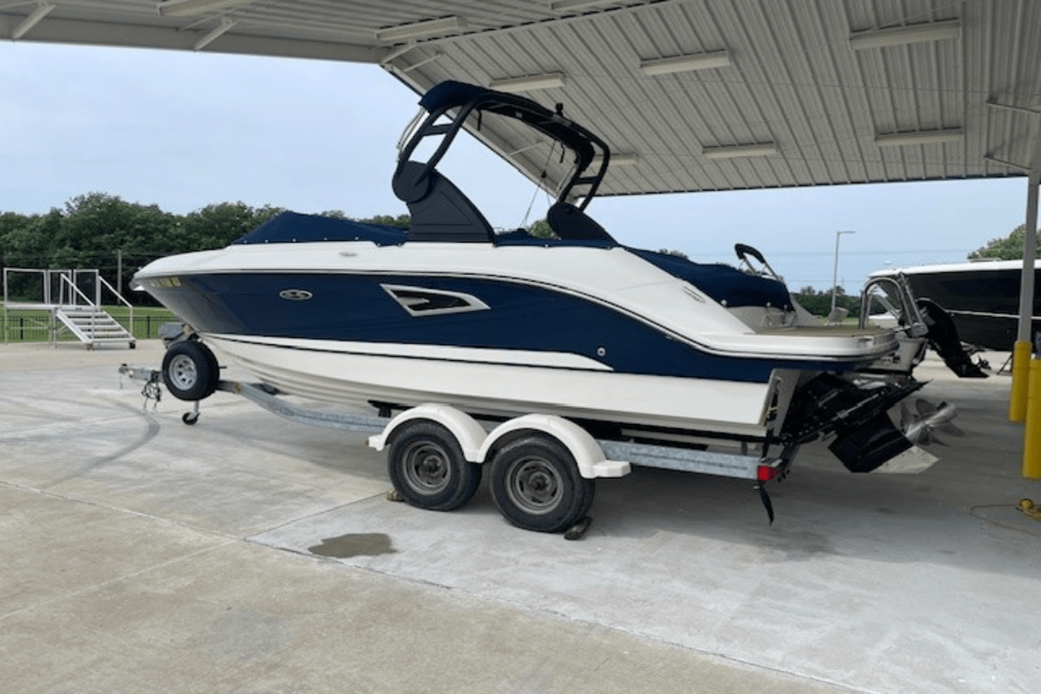 Slide: The Image of Sea Ray 230 SLX 2019 - 32