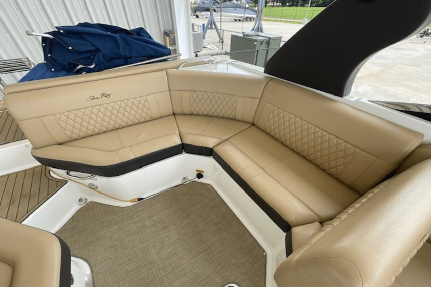 Slide: The Image of Sea Ray 230 SLX 2019 - 6