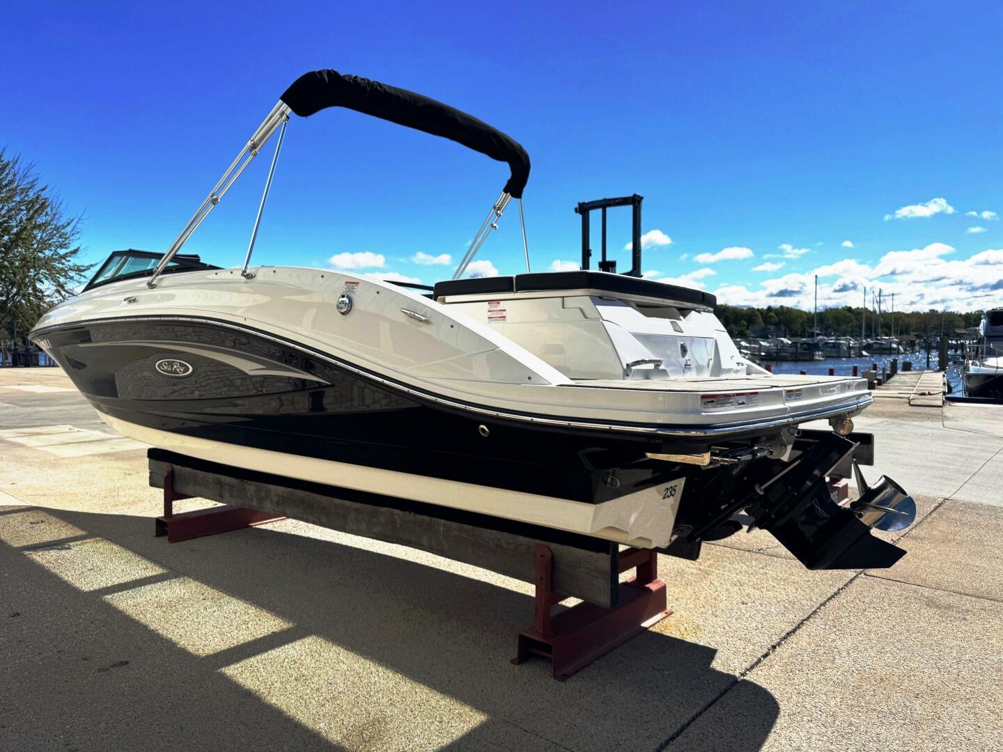 Slide: The Image of Sea Ray 230 SPX 2022 - 5334911