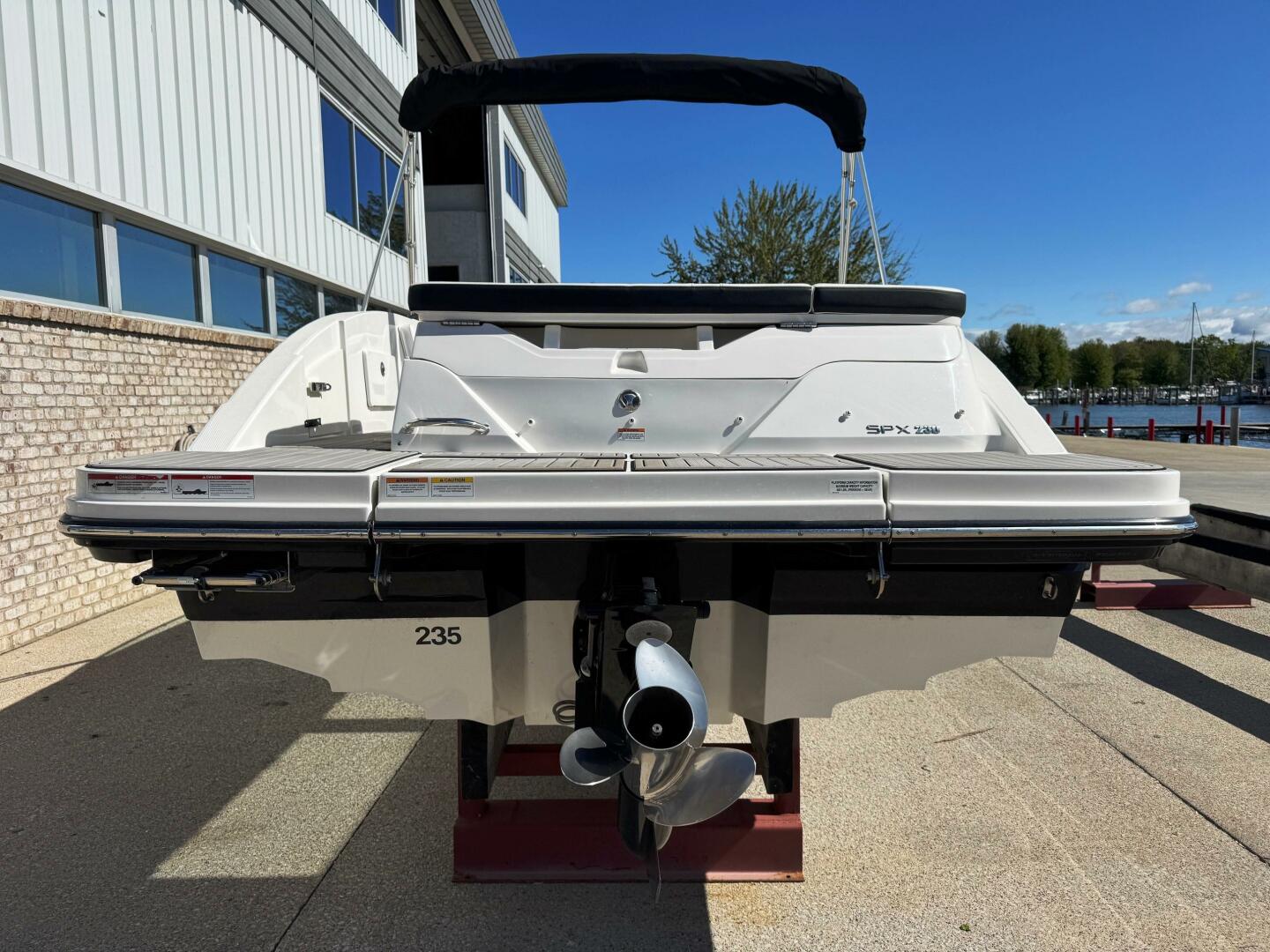 Slide: The Image of Sea Ray 230 SPX 2022 - 5334914