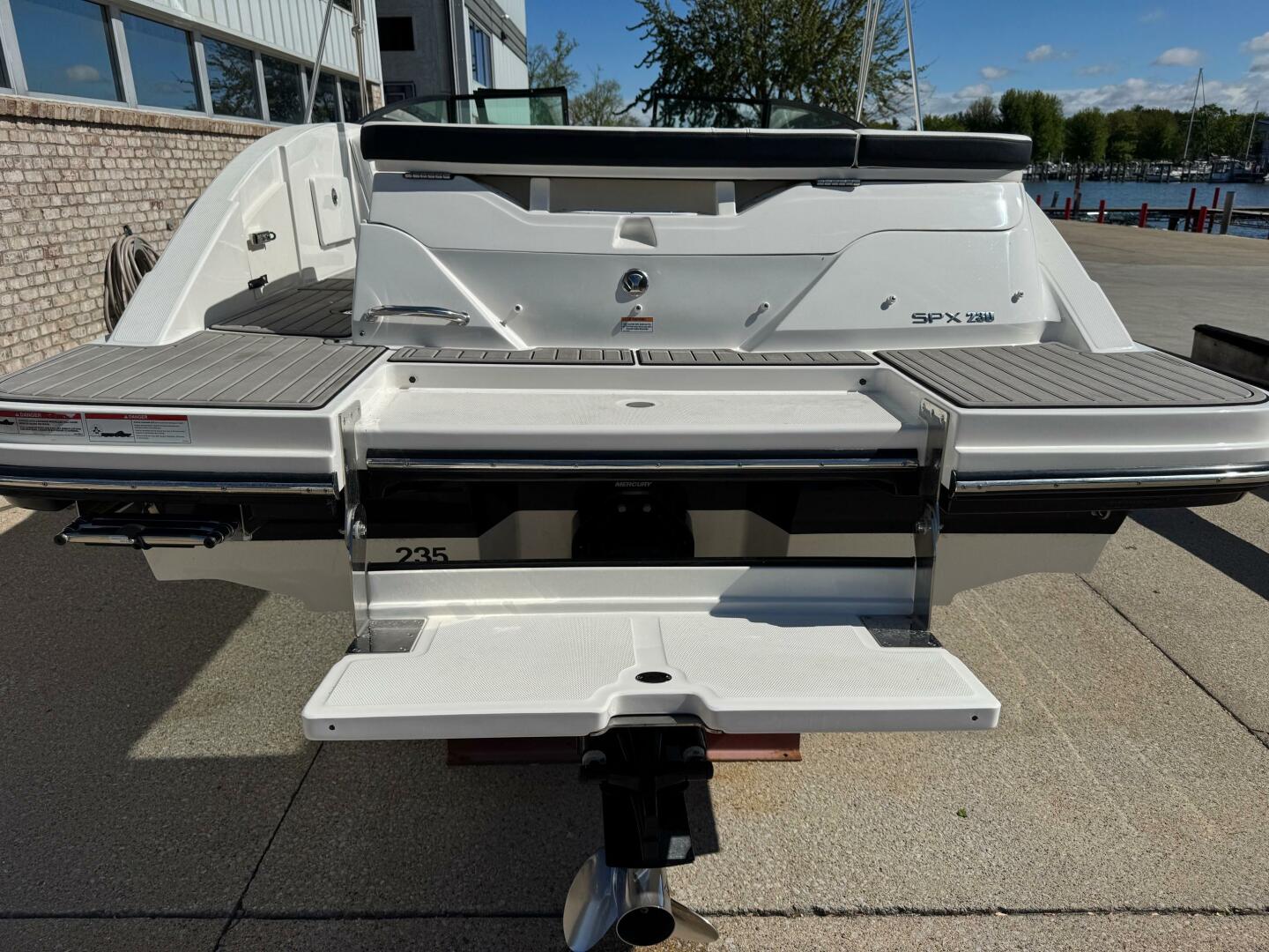 Slide: The Image of Sea Ray 230 SPX 2022 - 5334915