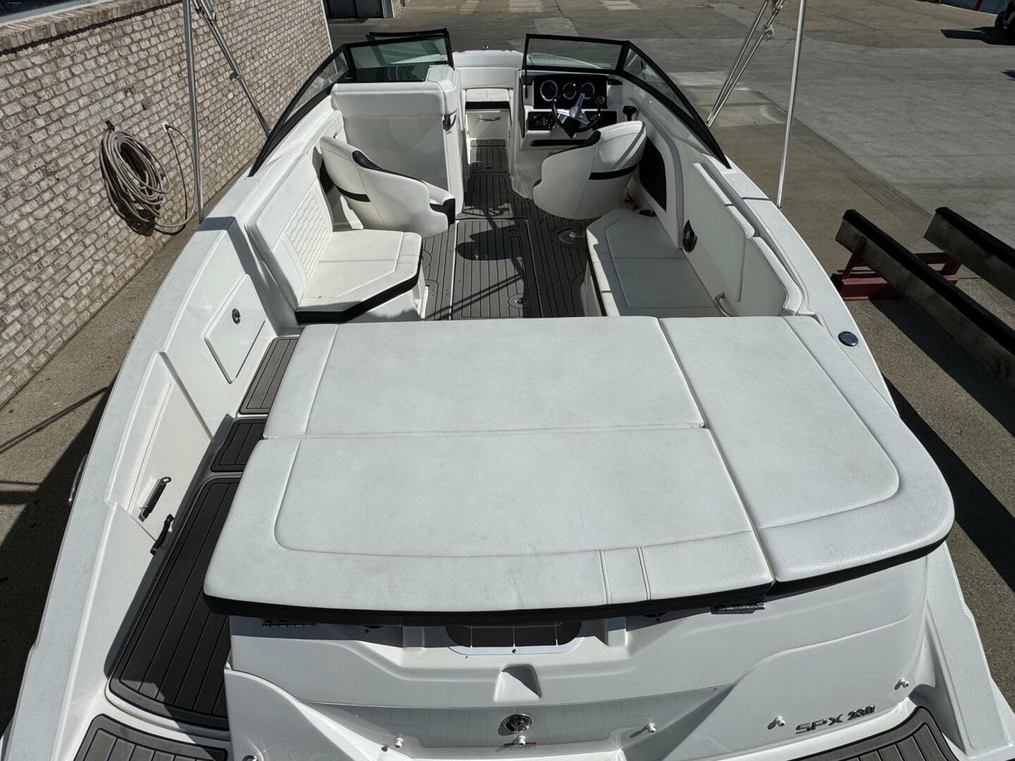 Slide: The Image of Sea Ray 230 SPX 2022 - 5334920