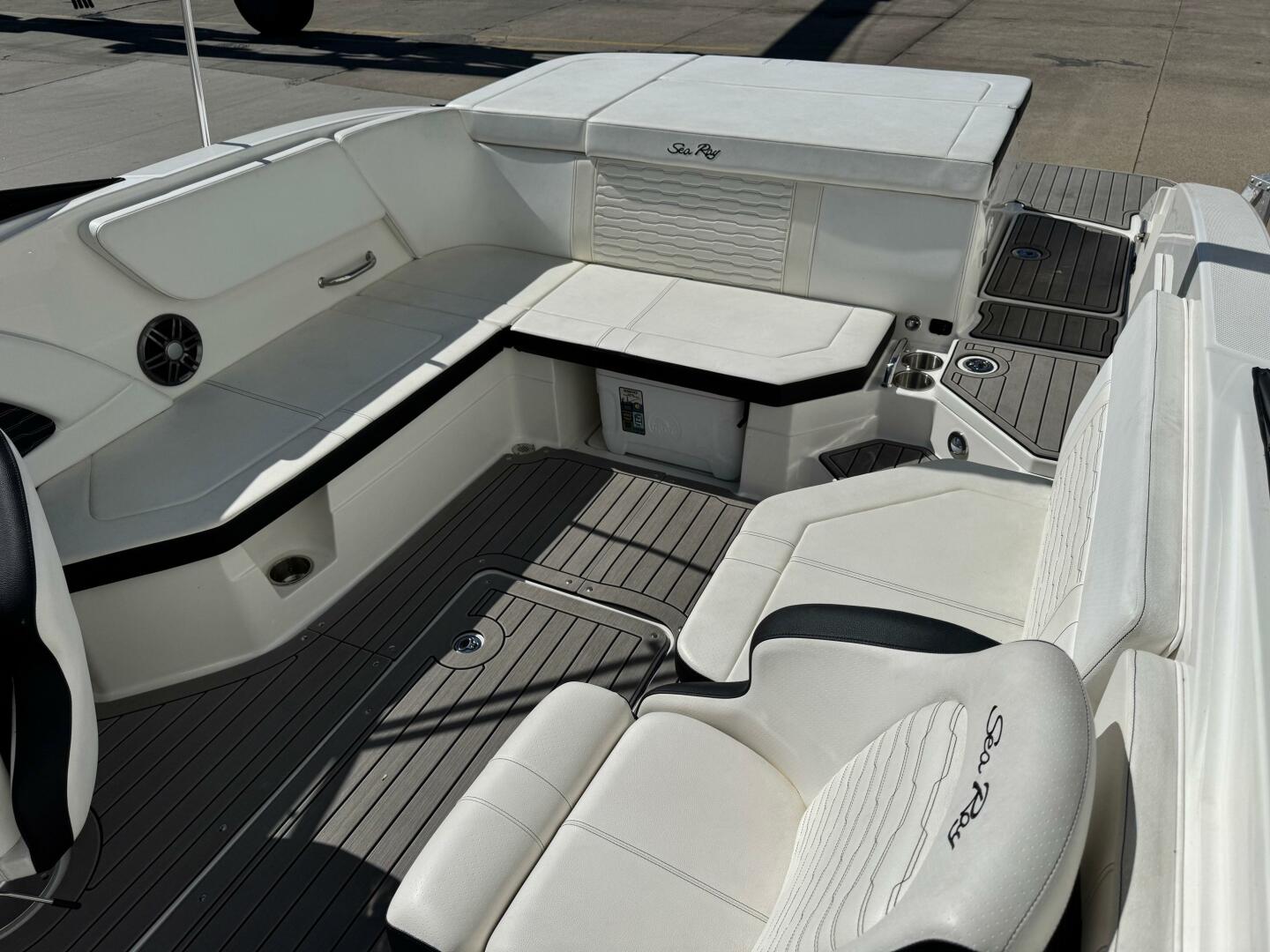 Slide: The Image of Sea Ray 230 SPX 2022 - 5334921