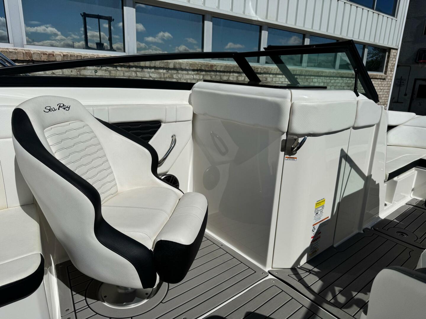 Slide: The Image of Sea Ray 230 SPX 2022 - 5334924