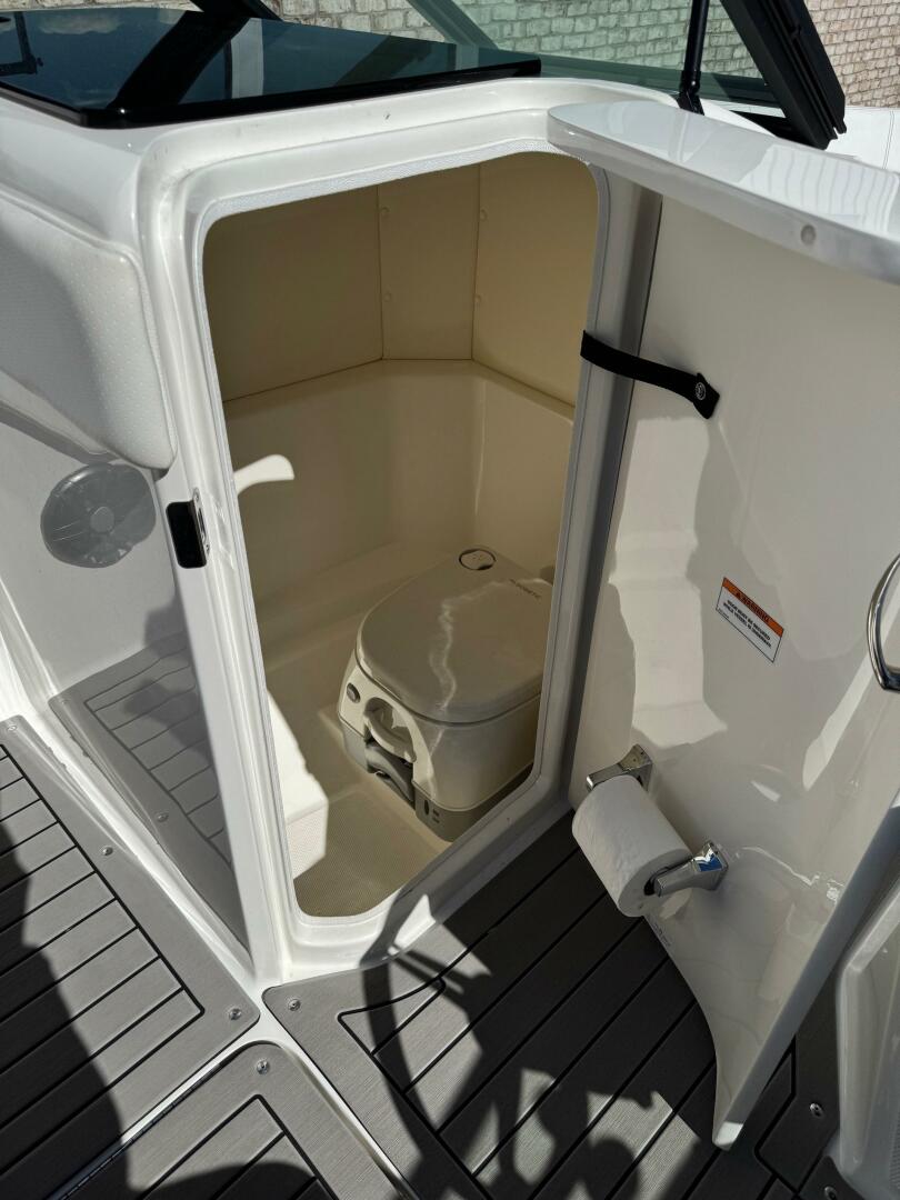 Slide: The Image of Sea Ray 230 SPX 2022 - 5334925