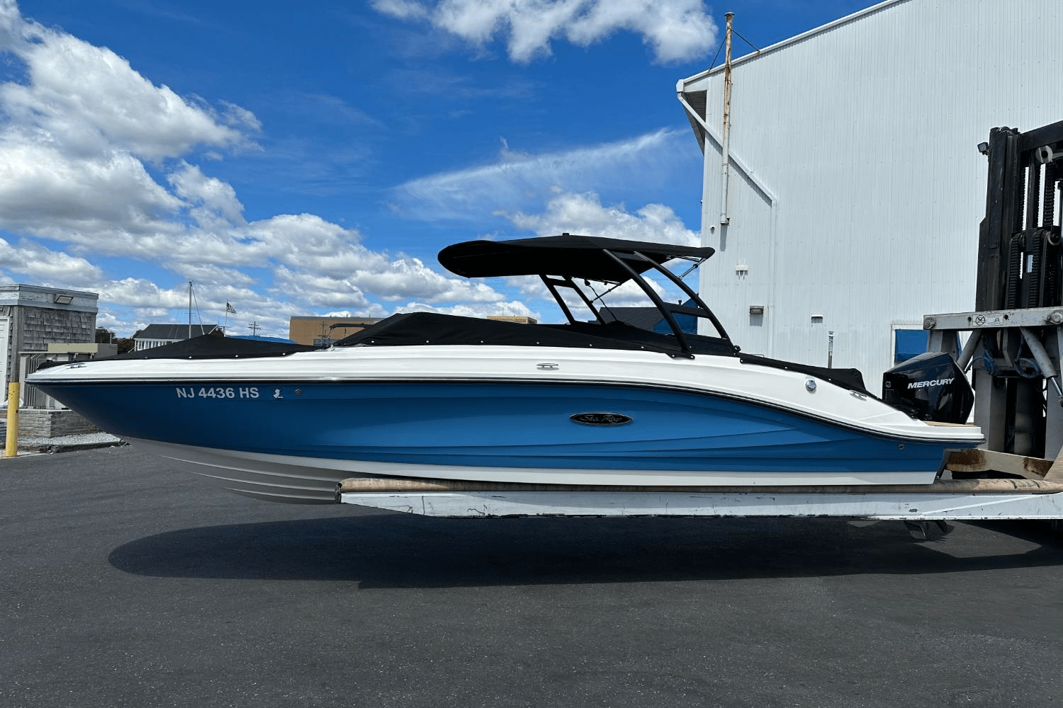Slide: The Image of Sea Ray 230 SPX-OB 2023 - 0