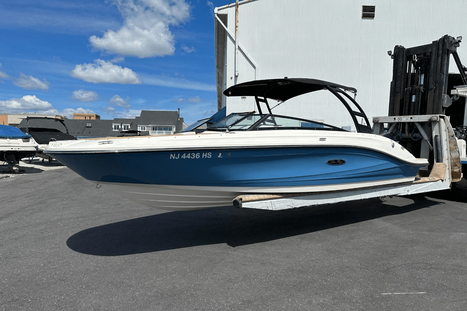 Slide: The Image of Sea Ray 230 SPX-OB 2023 - 1