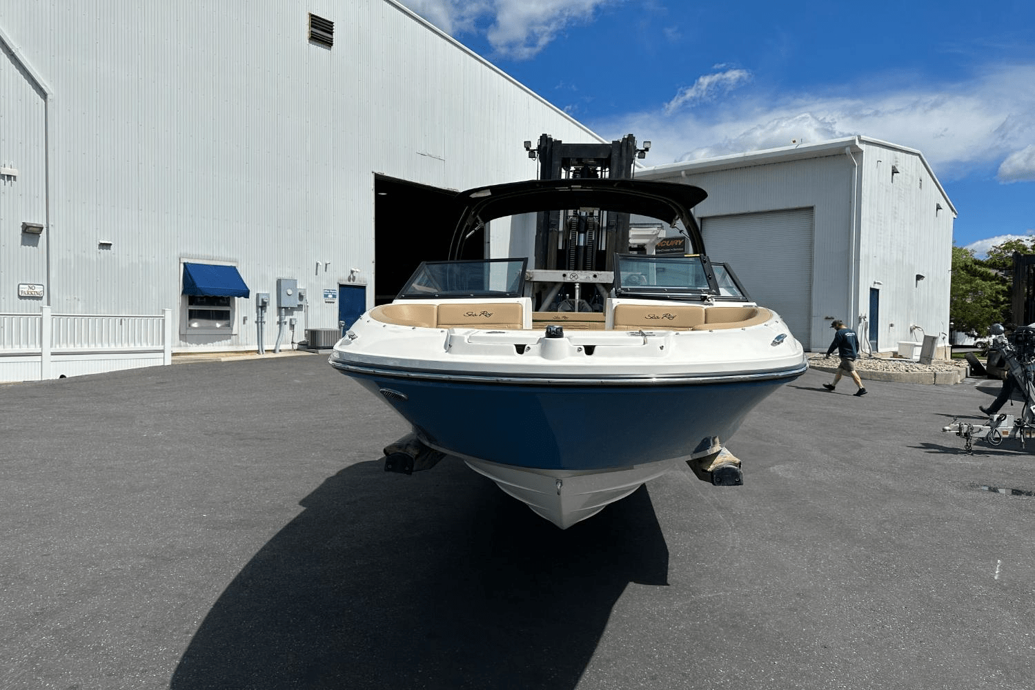 Slide: The Image of Sea Ray 230 SPX-OB 2023 - 10