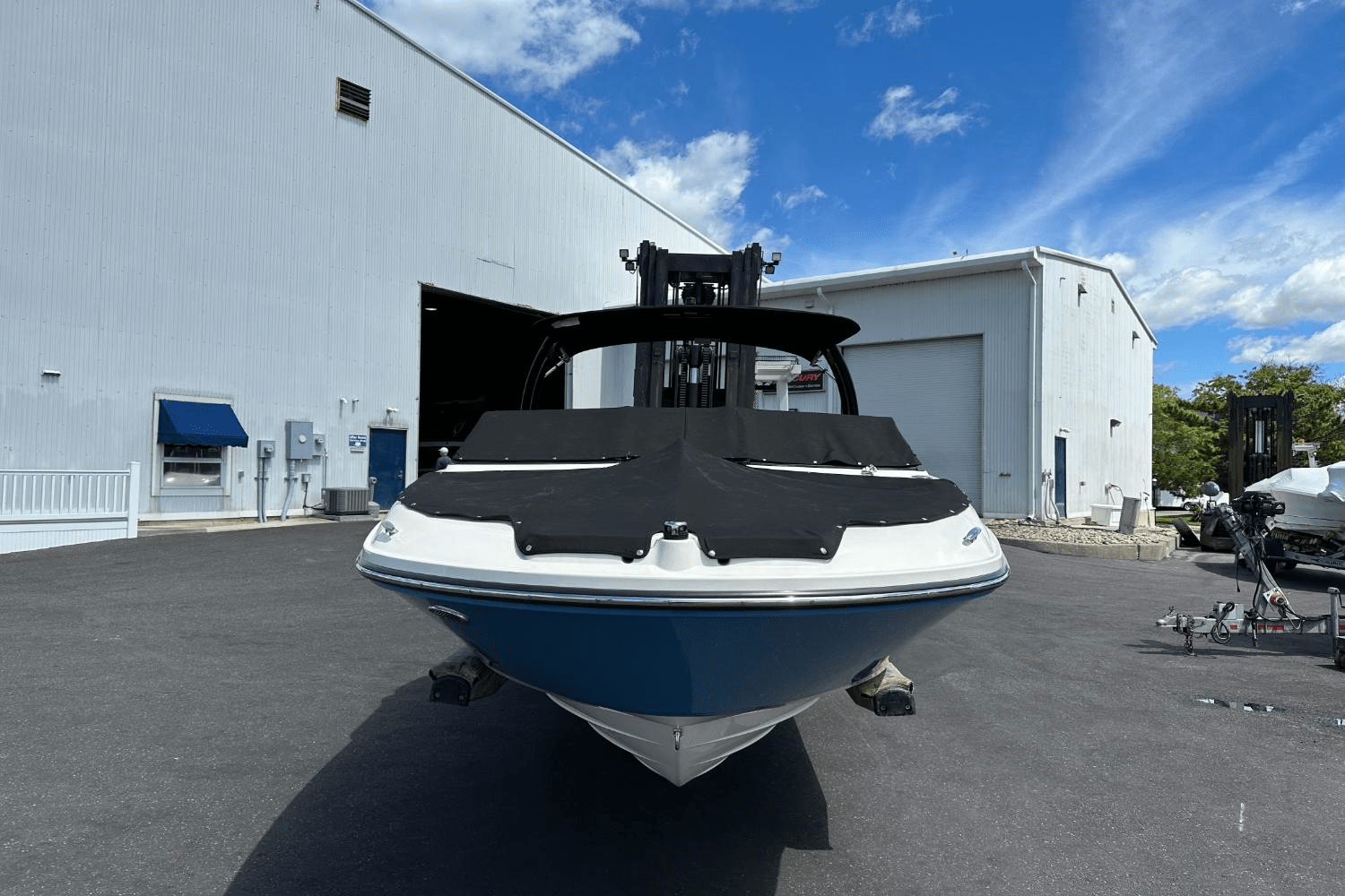 Slide: The Image of Sea Ray 230 SPX-OB 2023 - 11