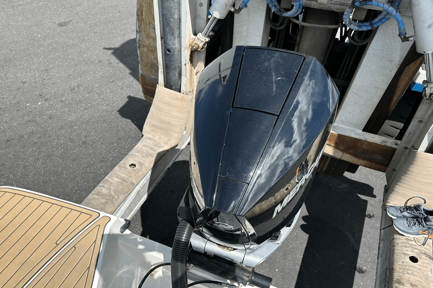 Slide: The Image of Sea Ray 230 SPX-OB 2023 - 14