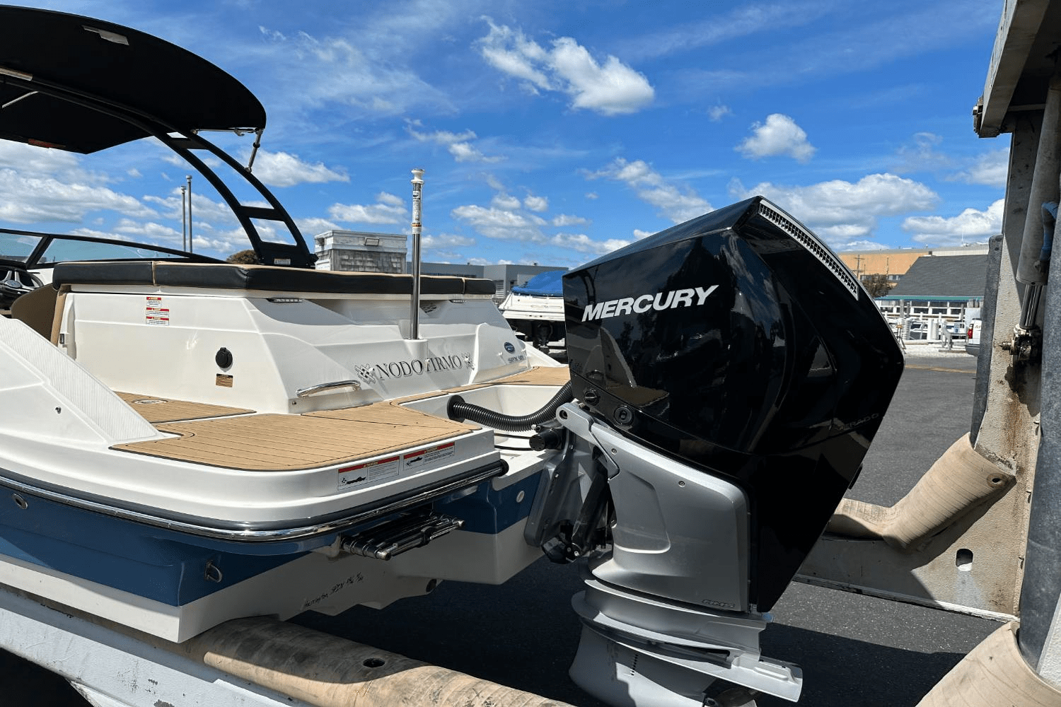 Slide: The Image of Sea Ray 230 SPX-OB 2023 - 15