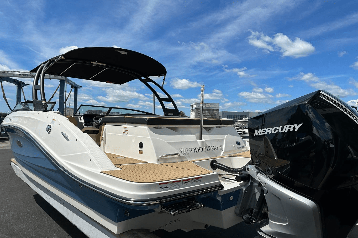 Slide: The Image of Sea Ray 230 SPX-OB 2023 - 16