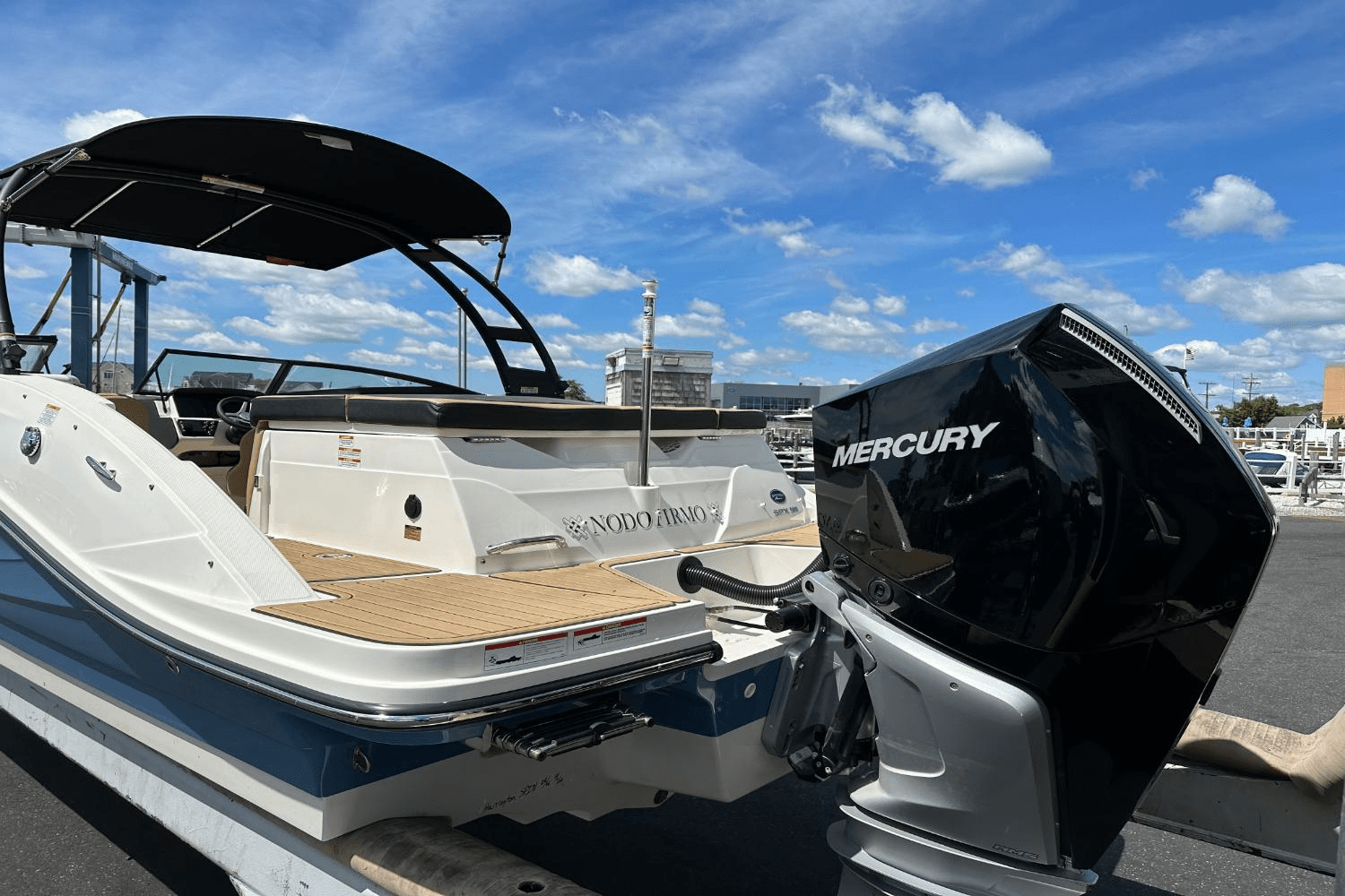 Slide: The Image of Sea Ray 230 SPX-OB 2023 - 17