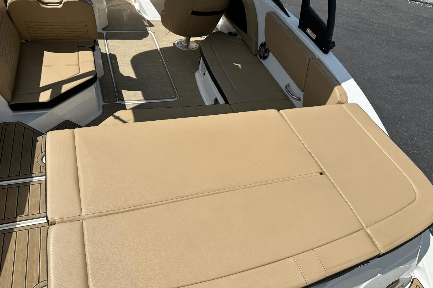 Slide: The Image of Sea Ray 230 SPX-OB 2023 - 20