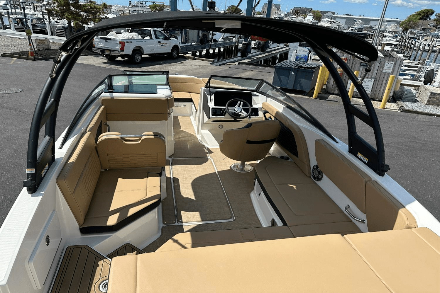 Slide: The Image of Sea Ray 230 SPX-OB 2023 - 22