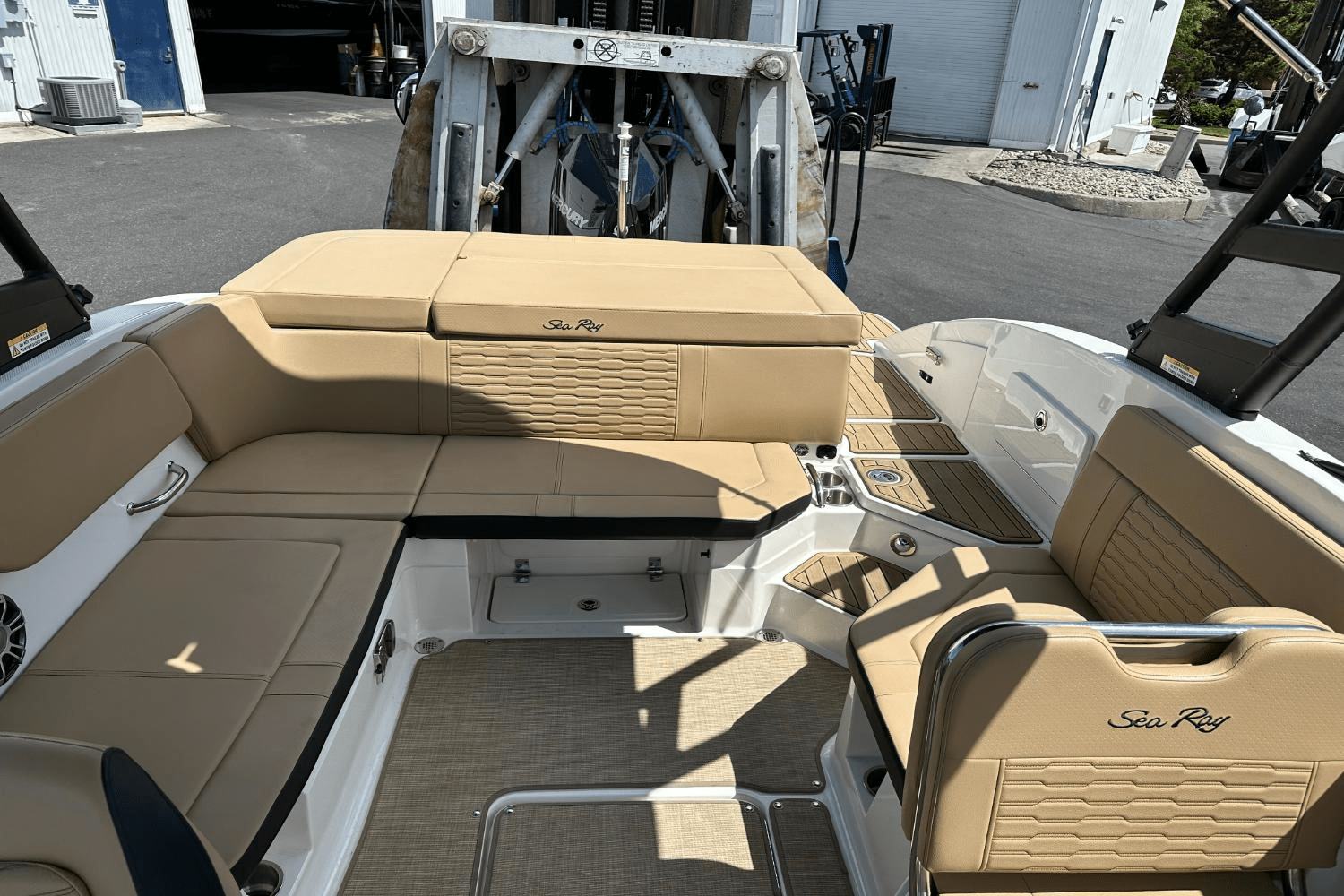 Slide: The Image of Sea Ray 230 SPX-OB 2023 - 24