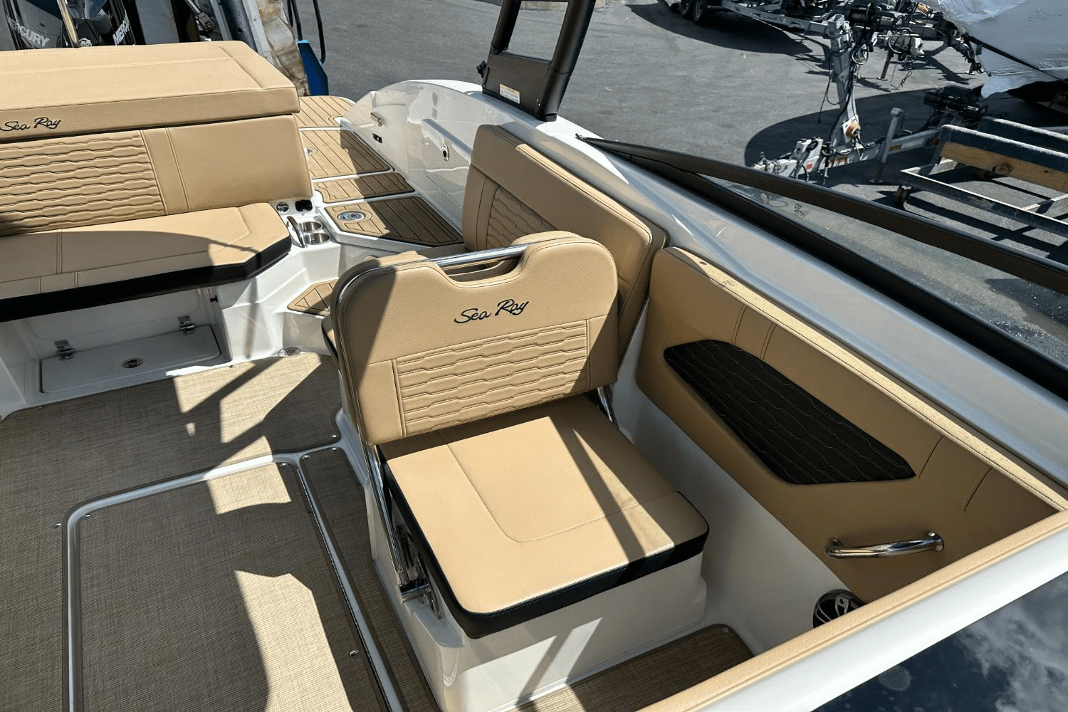 Slide: The Image of Sea Ray 230 SPX-OB 2023 - 26