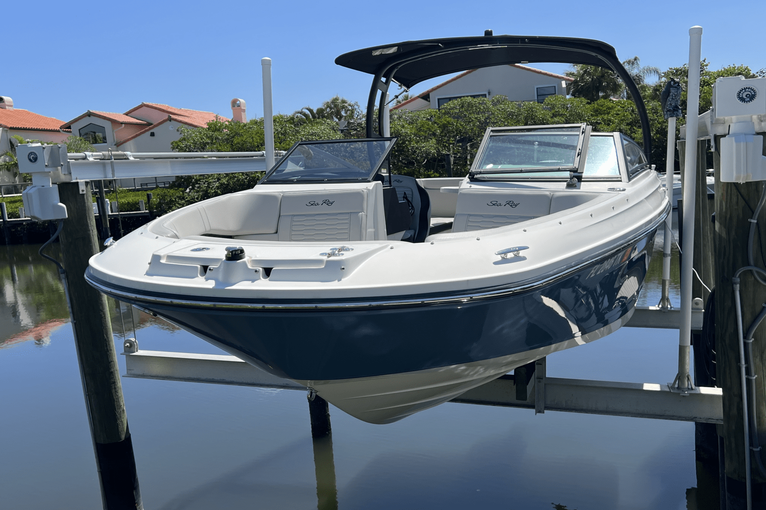 Slide: The Image of Sea Ray 230 SPX-OB 2023 - 28