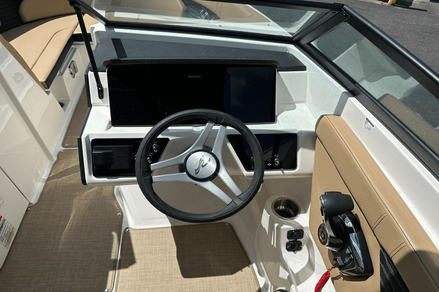 Slide: The Image of Sea Ray 230 SPX-OB 2023 - 30