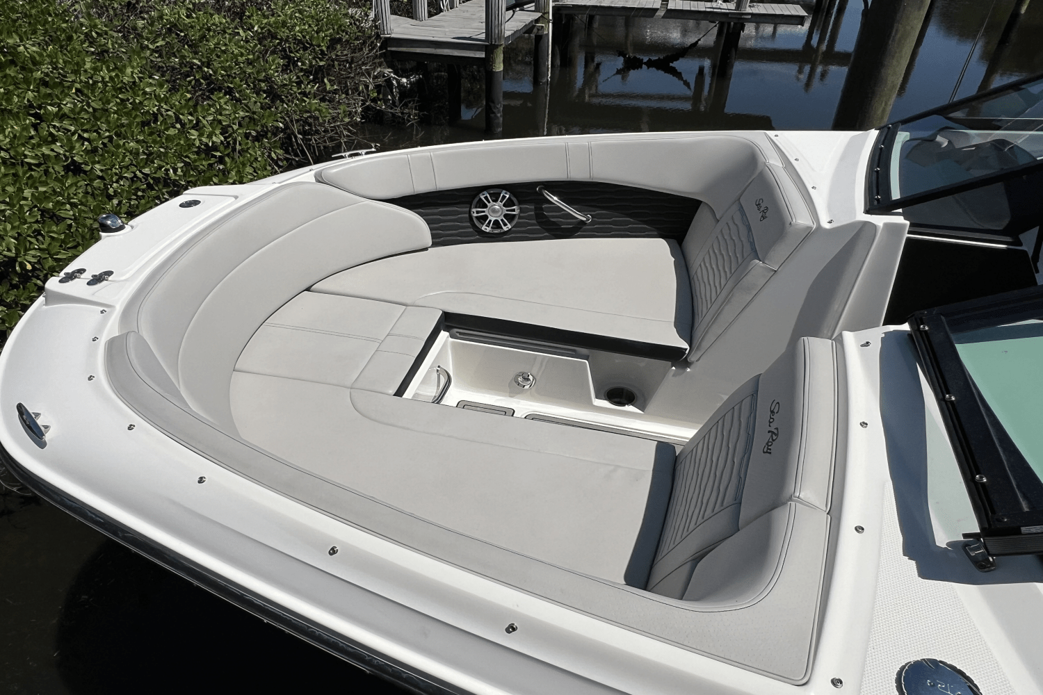 Slide: The Image of Sea Ray 230 SPX-OB 2023 - 30