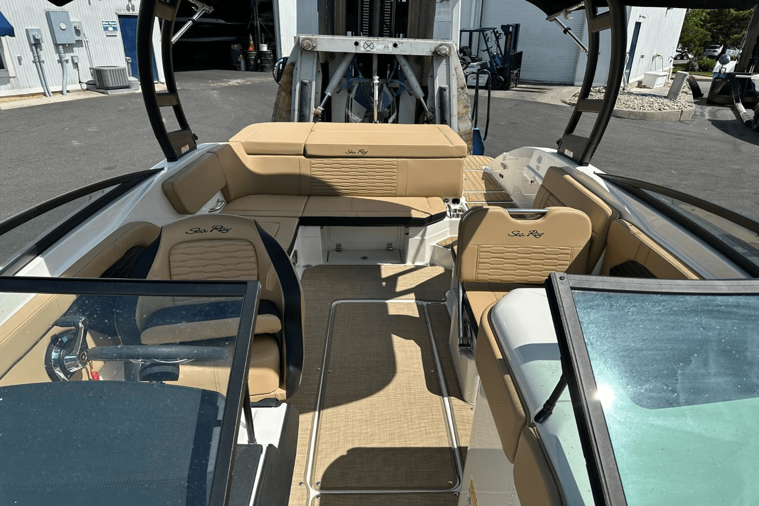 Slide: The Image of Sea Ray 230 SPX-OB 2023 - 31