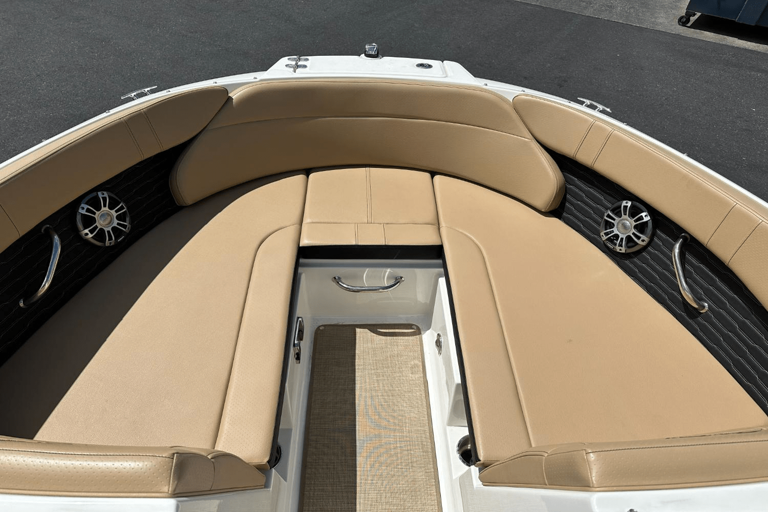 Slide: The Image of Sea Ray 230 SPX-OB 2023 - 35