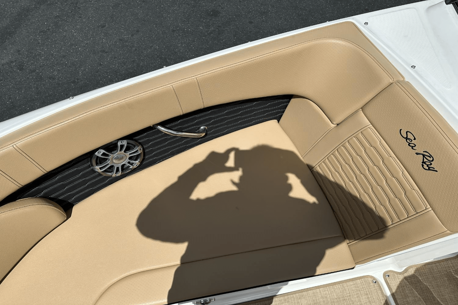 Slide: The Image of Sea Ray 230 SPX-OB 2023 - 37