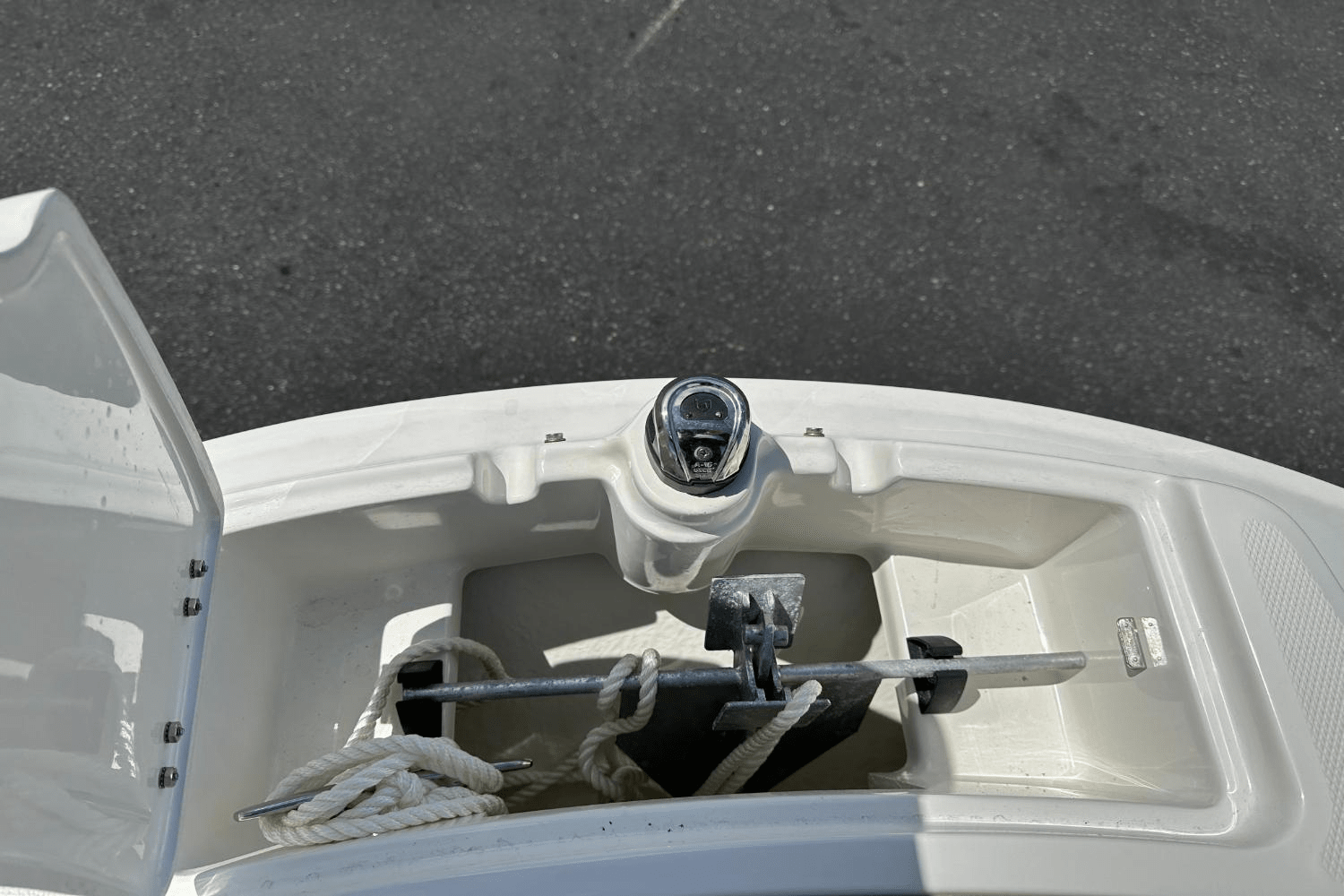 Slide: The Image of Sea Ray 230 SPX-OB 2023 - 38