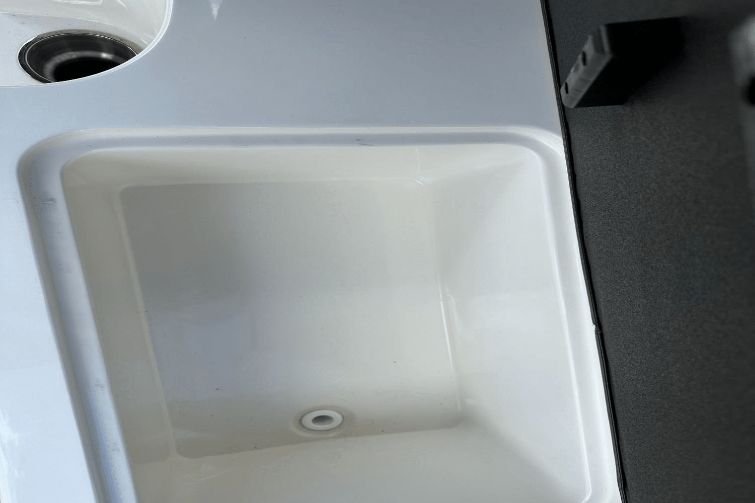 Slide: The Image of Sea Ray 230 SPX-OB 2023 - 45