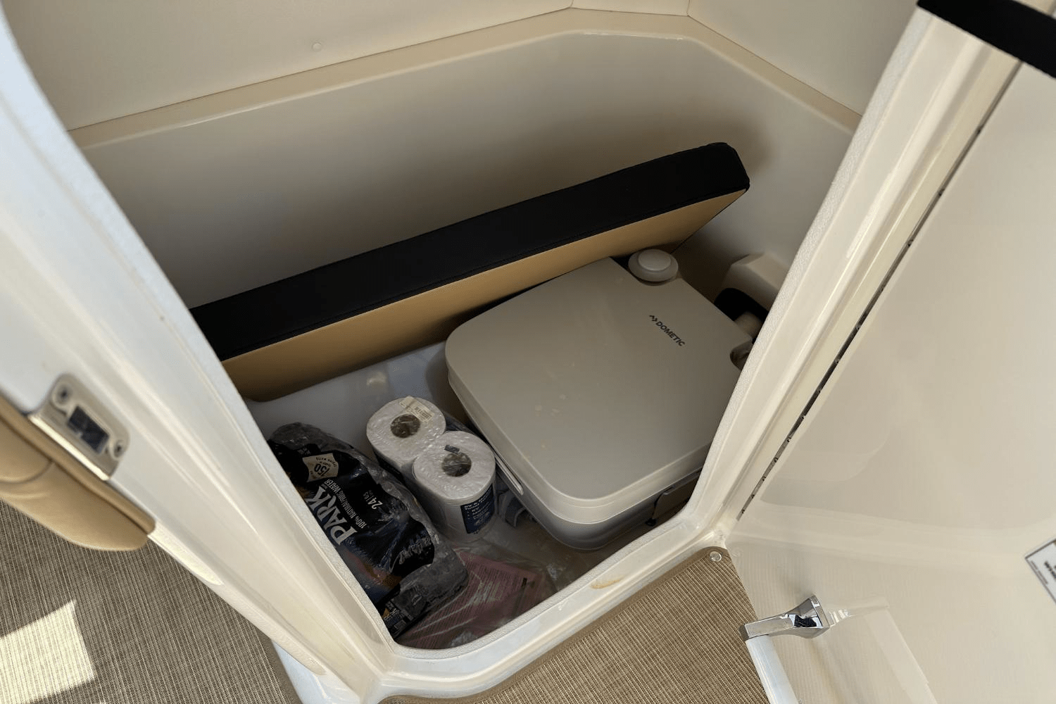 Slide: The Image of Sea Ray 230 SPX-OB 2023 - 46