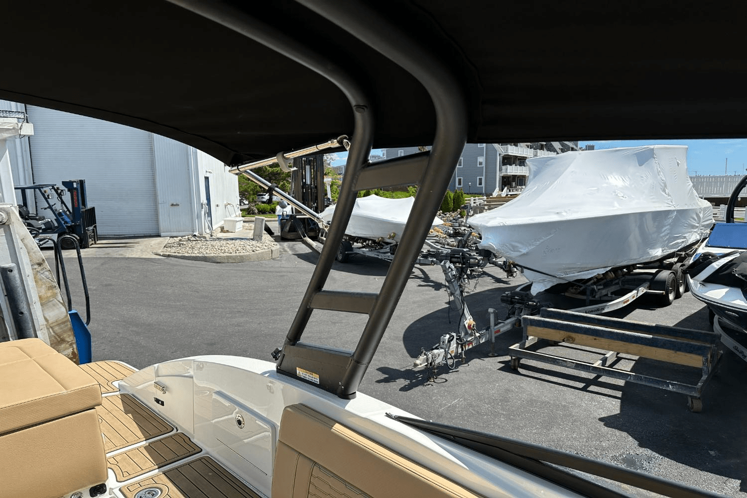 Slide: The Image of Sea Ray 230 SPX-OB 2023 - 47