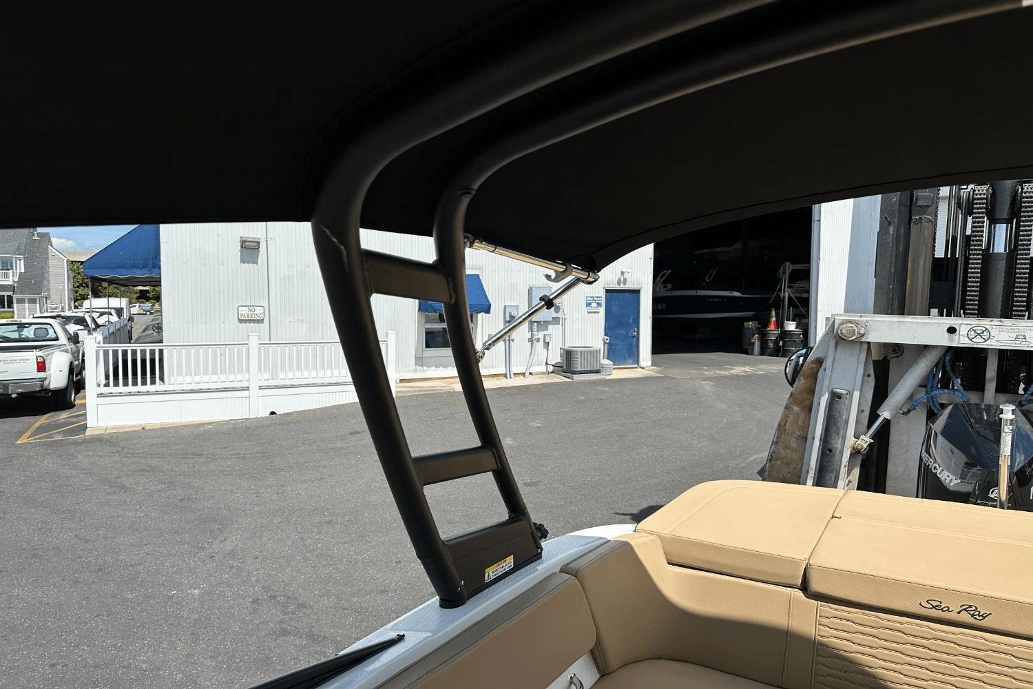 Slide: The Image of Sea Ray 230 SPX-OB 2023 - 48