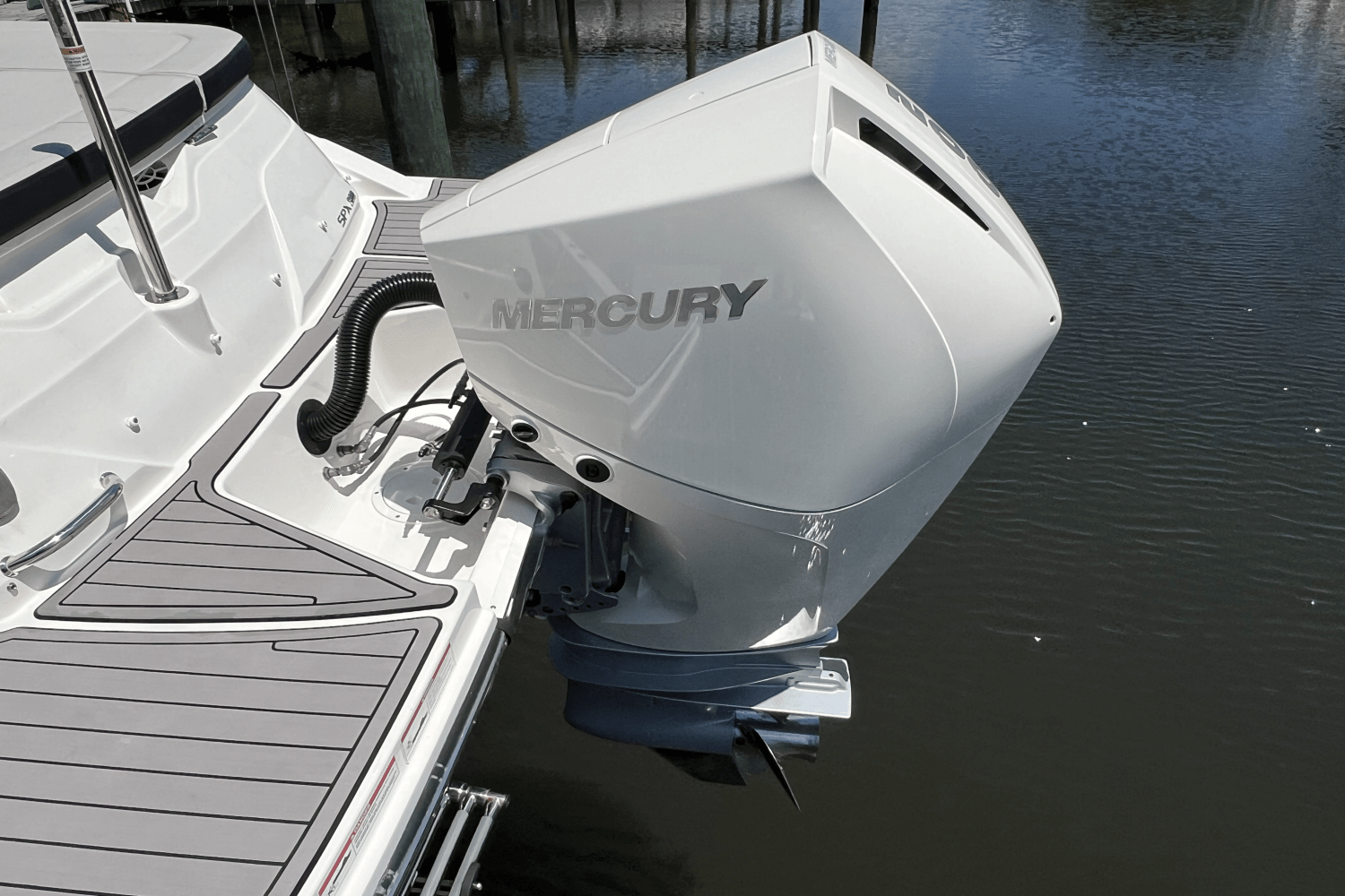 Slide: The Image of Sea Ray 230 SPX-OB 2023 - 85