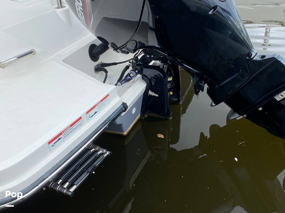Slide: The Image of Sea Ray 230 SPX OB 2023 - 15332675