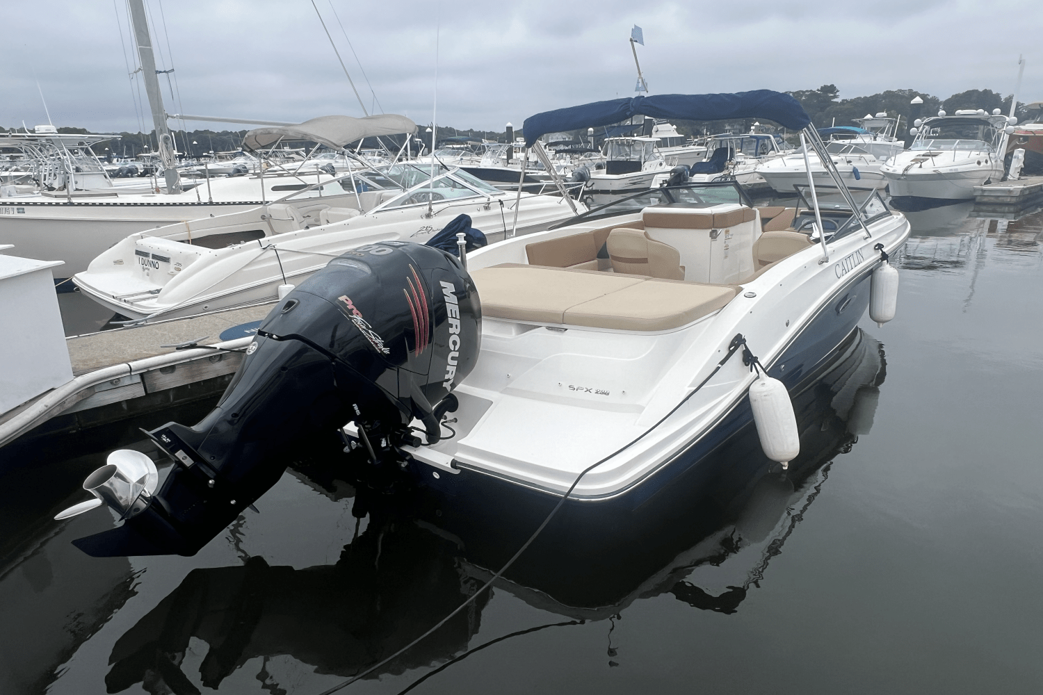 Slide: The Image of Sea Ray 230 SPX OUTBOARD 2018 - 1