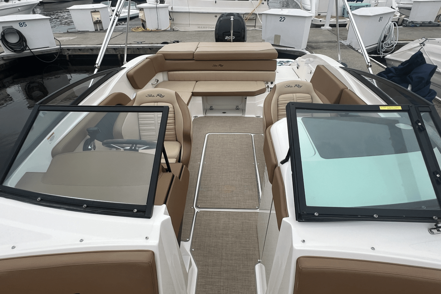 Slide: The Image of Sea Ray 230 SPX OUTBOARD 2018 - 18