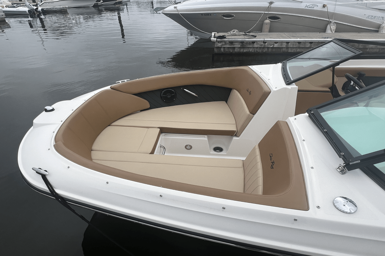 Slide: The Image of Sea Ray 230 SPX OUTBOARD 2018 - 24