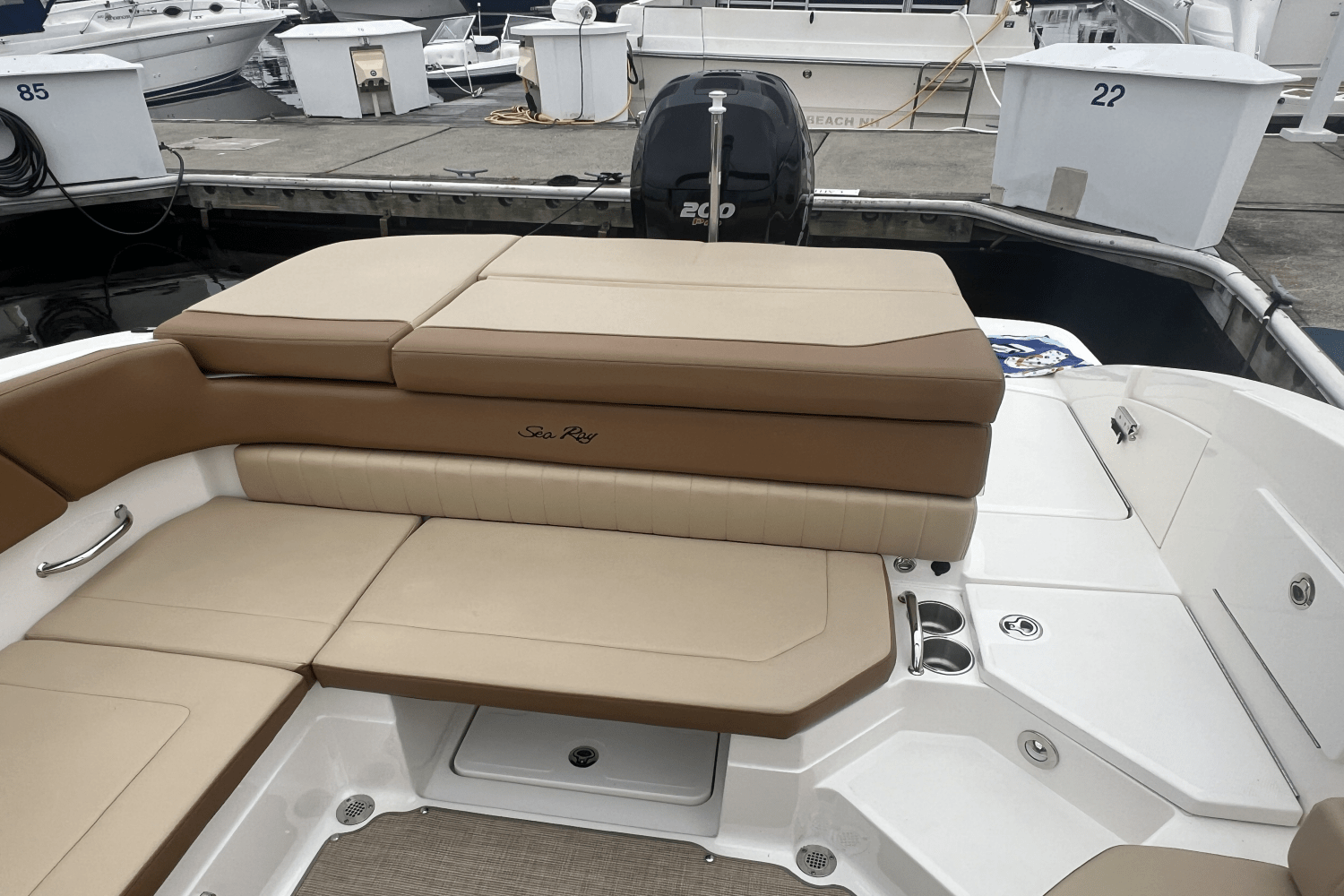 Slide: The Image of Sea Ray 230 SPX OUTBOARD 2018 - 3