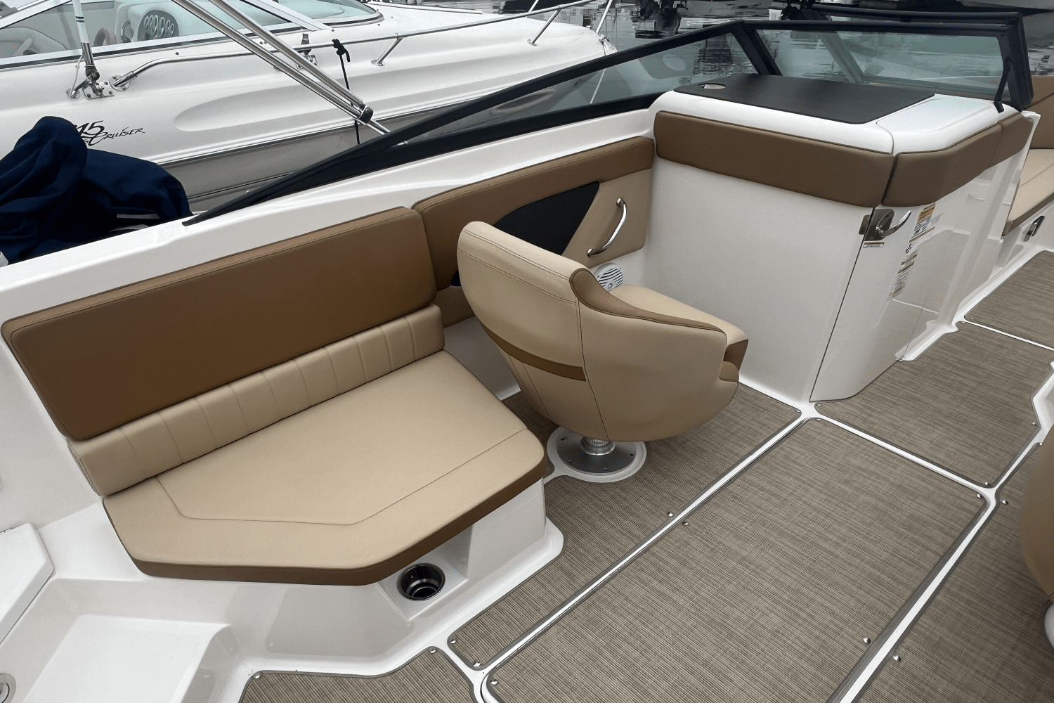 Slide: The Image of Sea Ray 230 SPX OUTBOARD 2018 - 5