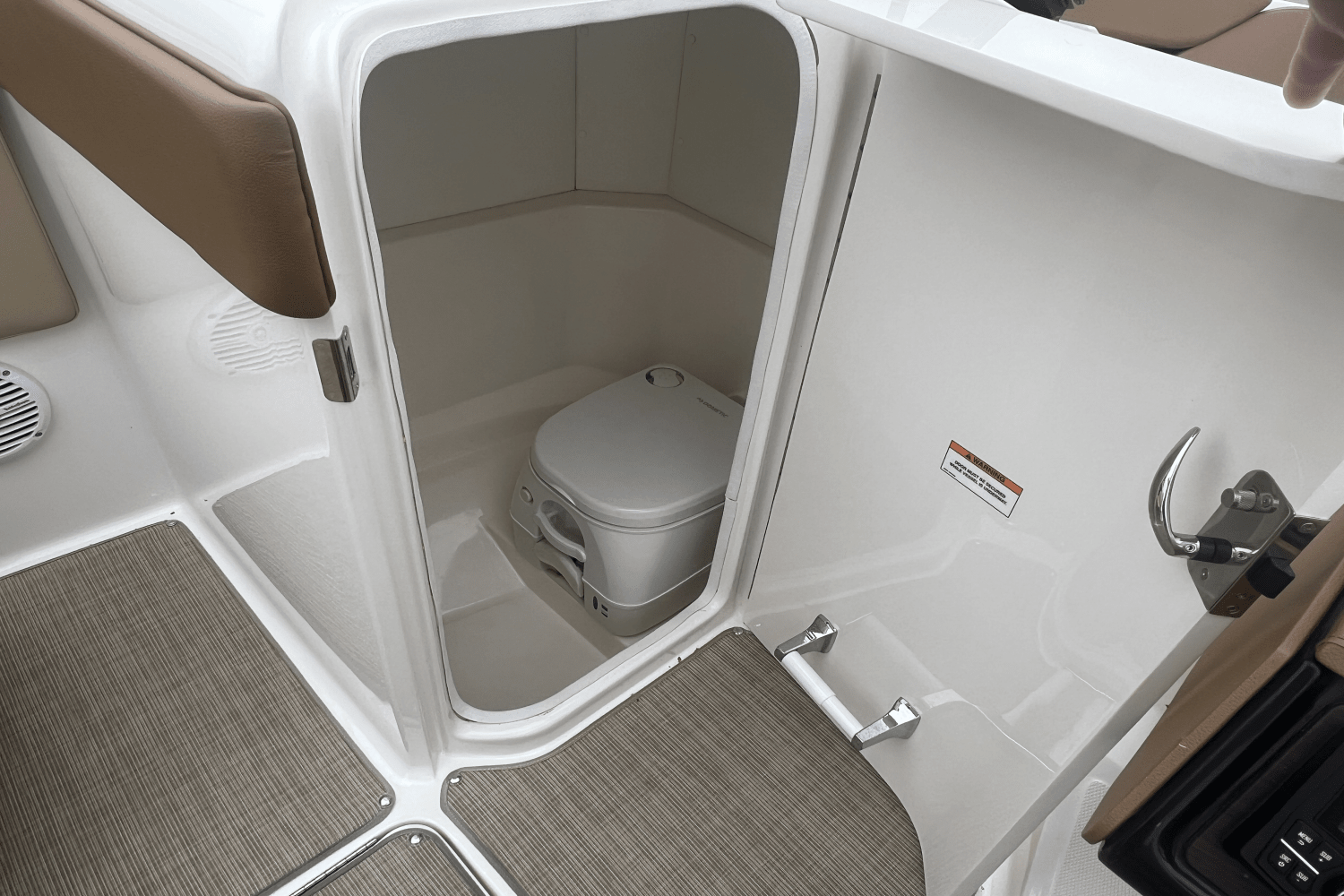 Slide: The Image of Sea Ray 230 SPX OUTBOARD 2018 - 6