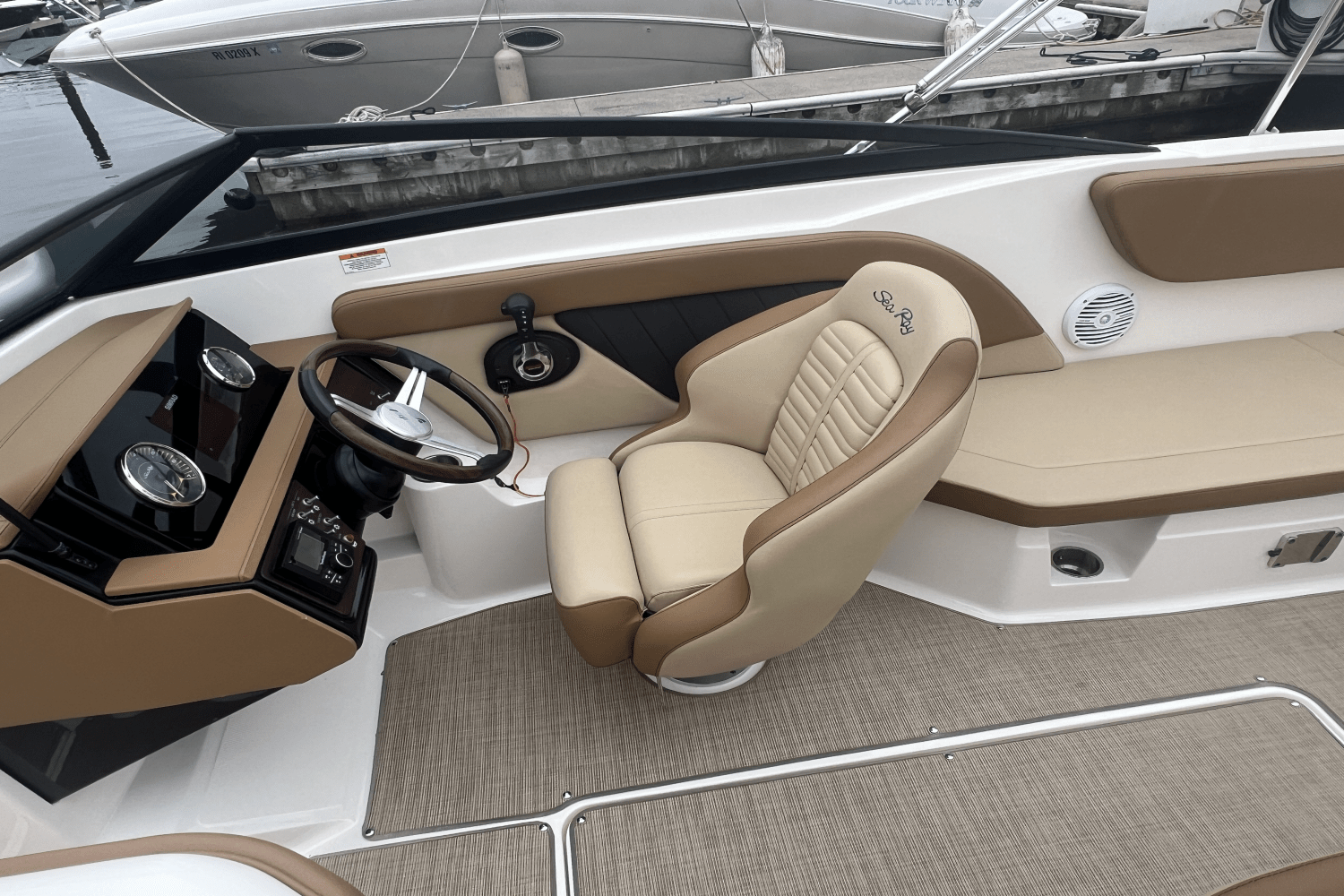 Slide: The Image of Sea Ray 230 SPX OUTBOARD 2018 - 7