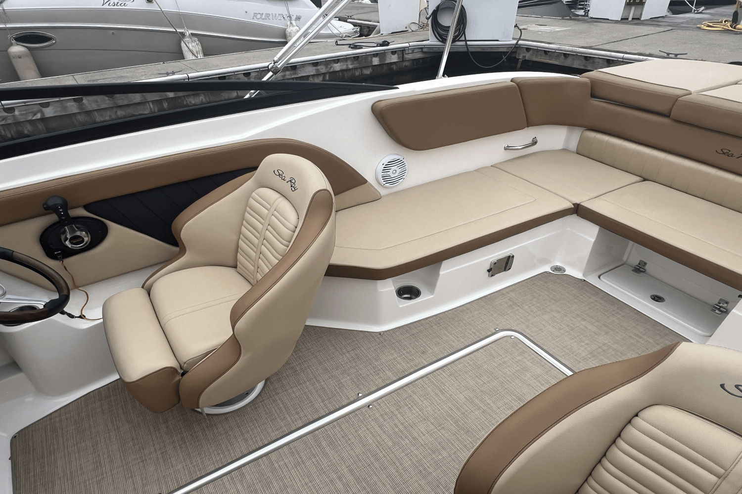 Slide: The Image of Sea Ray 230 SPX OUTBOARD 2018 - 8