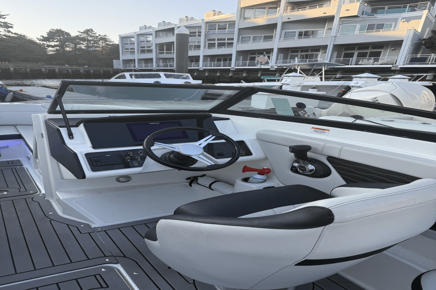 Slide: The Image of Sea Ray 230 SPX OUTBOARD 2021 - 2